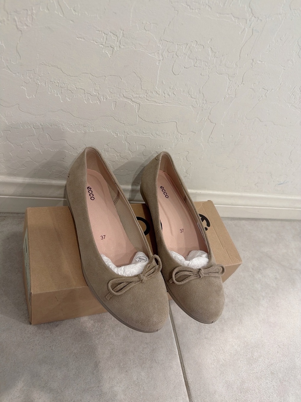 Ecco Taupe Suede Bow Ballet Flats